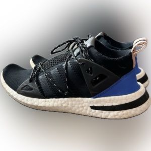 Adidas Arkyn, ladies size 7.5, black with blue detail on back and tan pull tab.